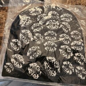 T3 - Black Beanie with Lips 💋